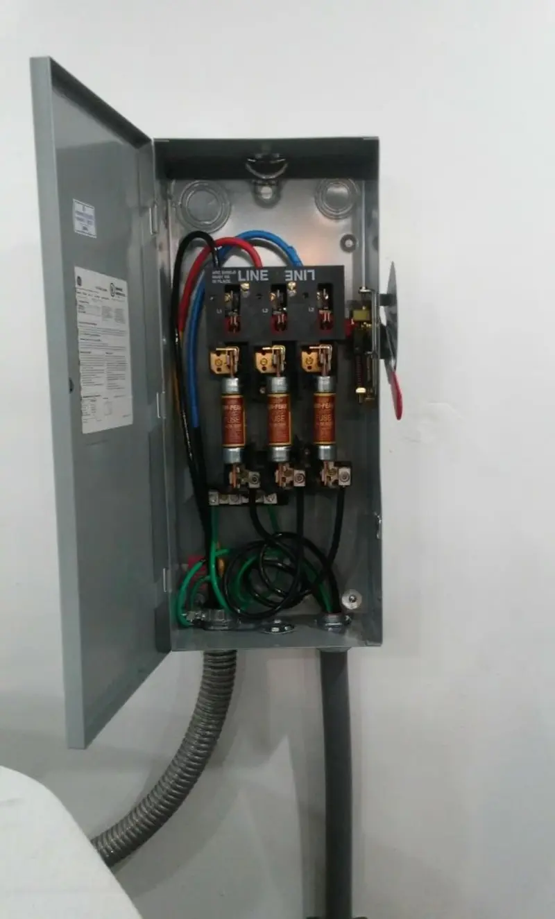 Three-phase disconnect switch installed for Smoke Detector Installation in Gamewell